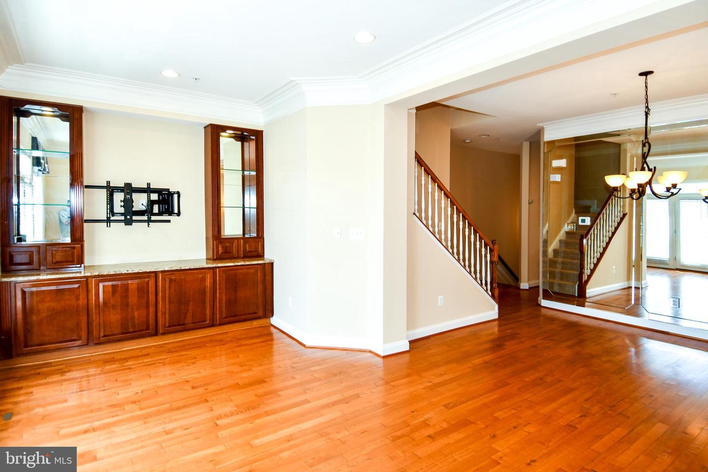589 Cedar Spring St Property Photo 9