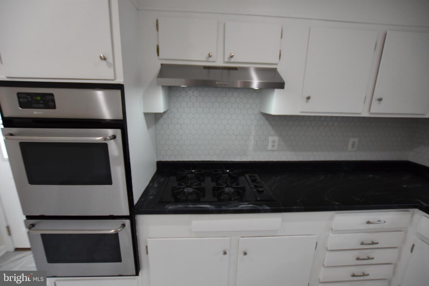 4015 Heathfield Rd Property Photo 8