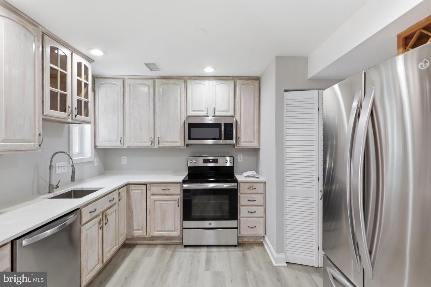6735 Kenwood Forest Ln #40 Property Photo 7