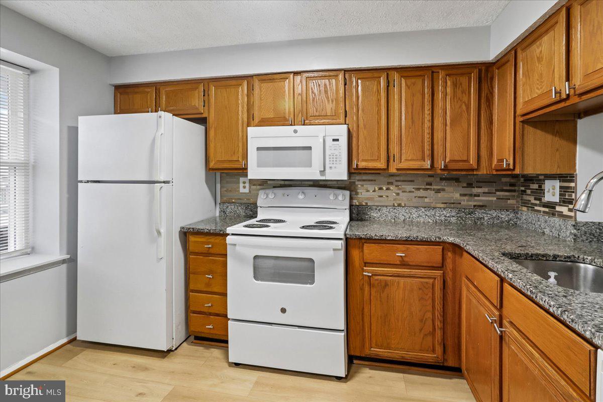 2839 Shepperton Ter Property Photo 6