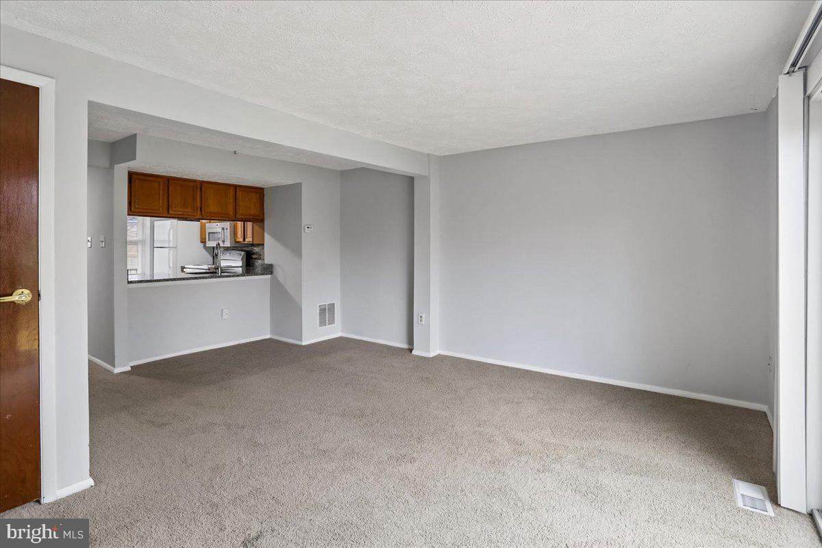 2839 Shepperton Ter Property Photo 11