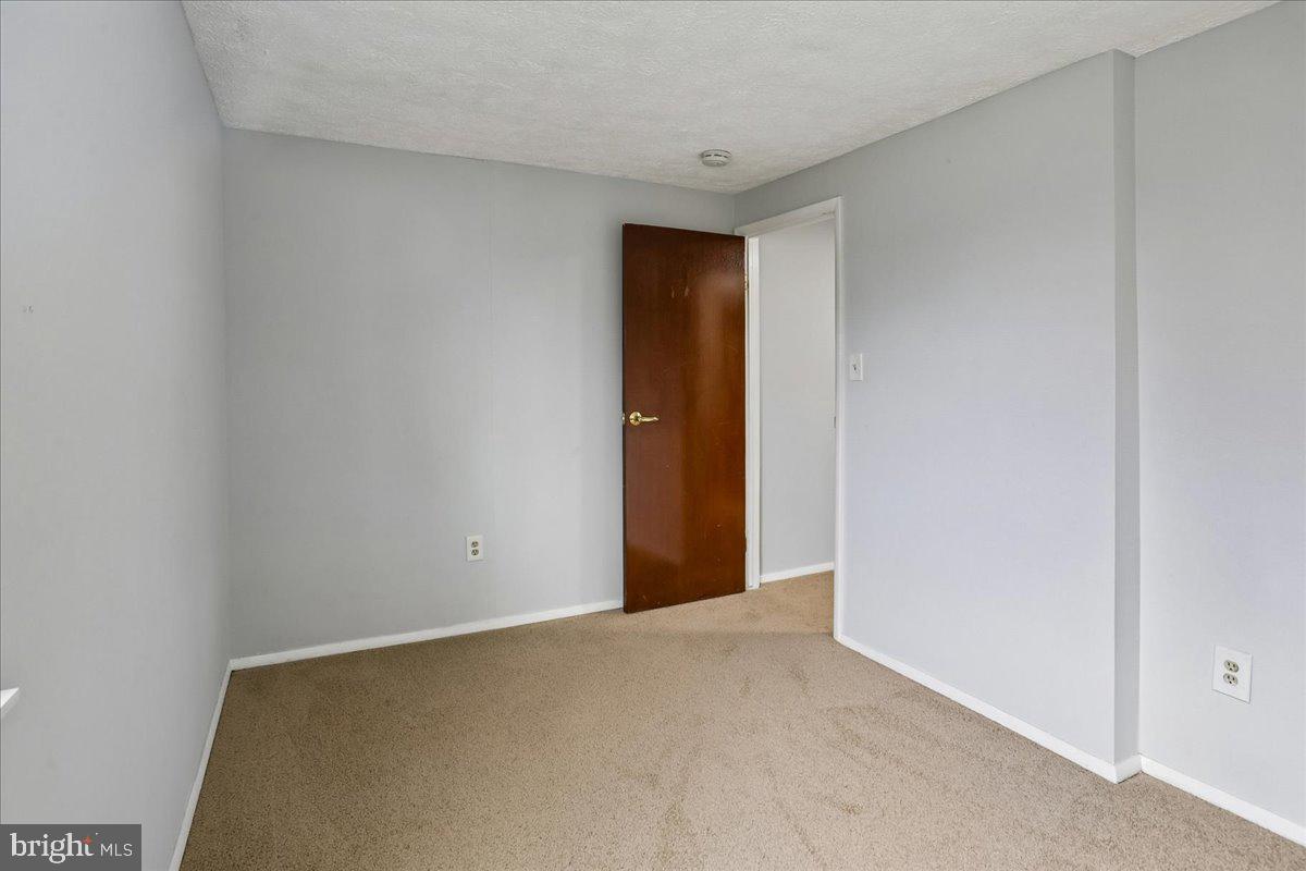2839 Shepperton Ter Property Photo 17