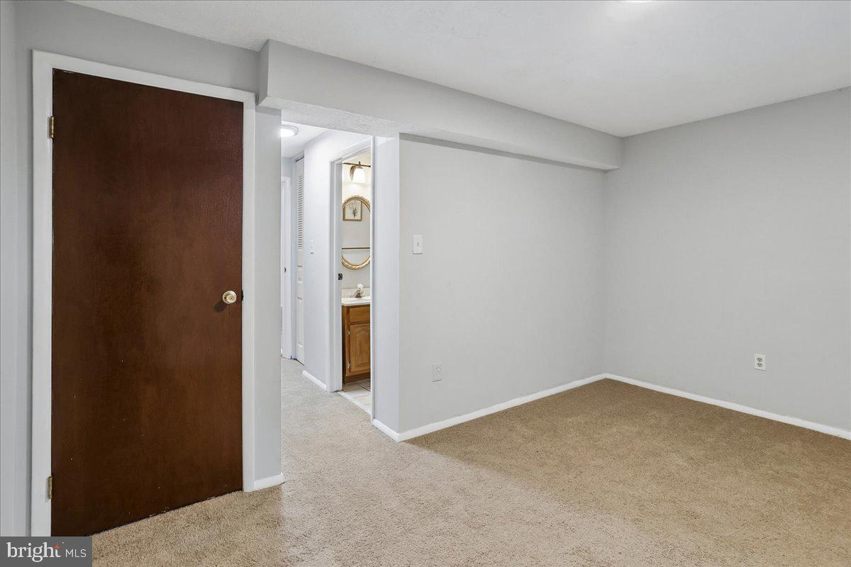 2839 Shepperton Ter Property Photo 20