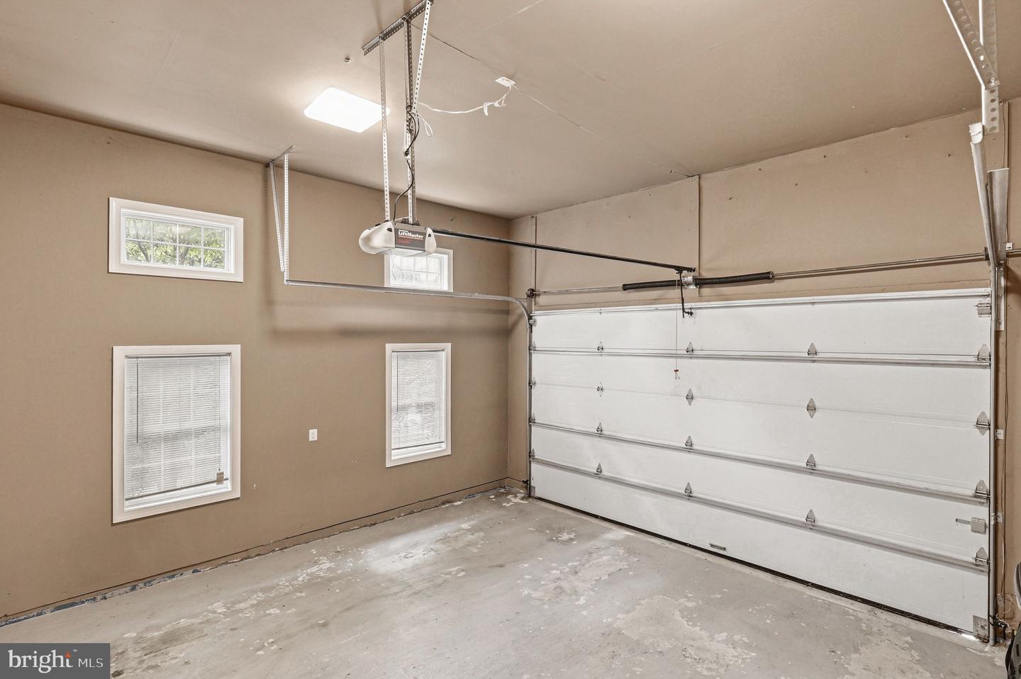 203 1st St Property Photo 43