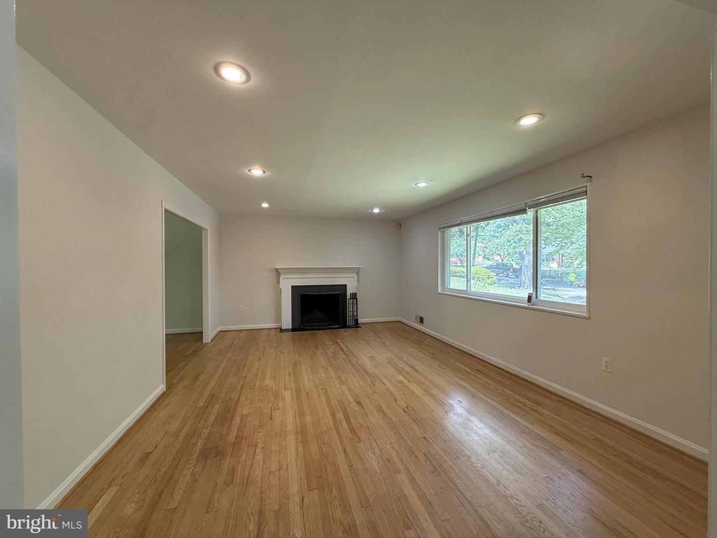 9209 E Parkhill Dr Property Photo 7
