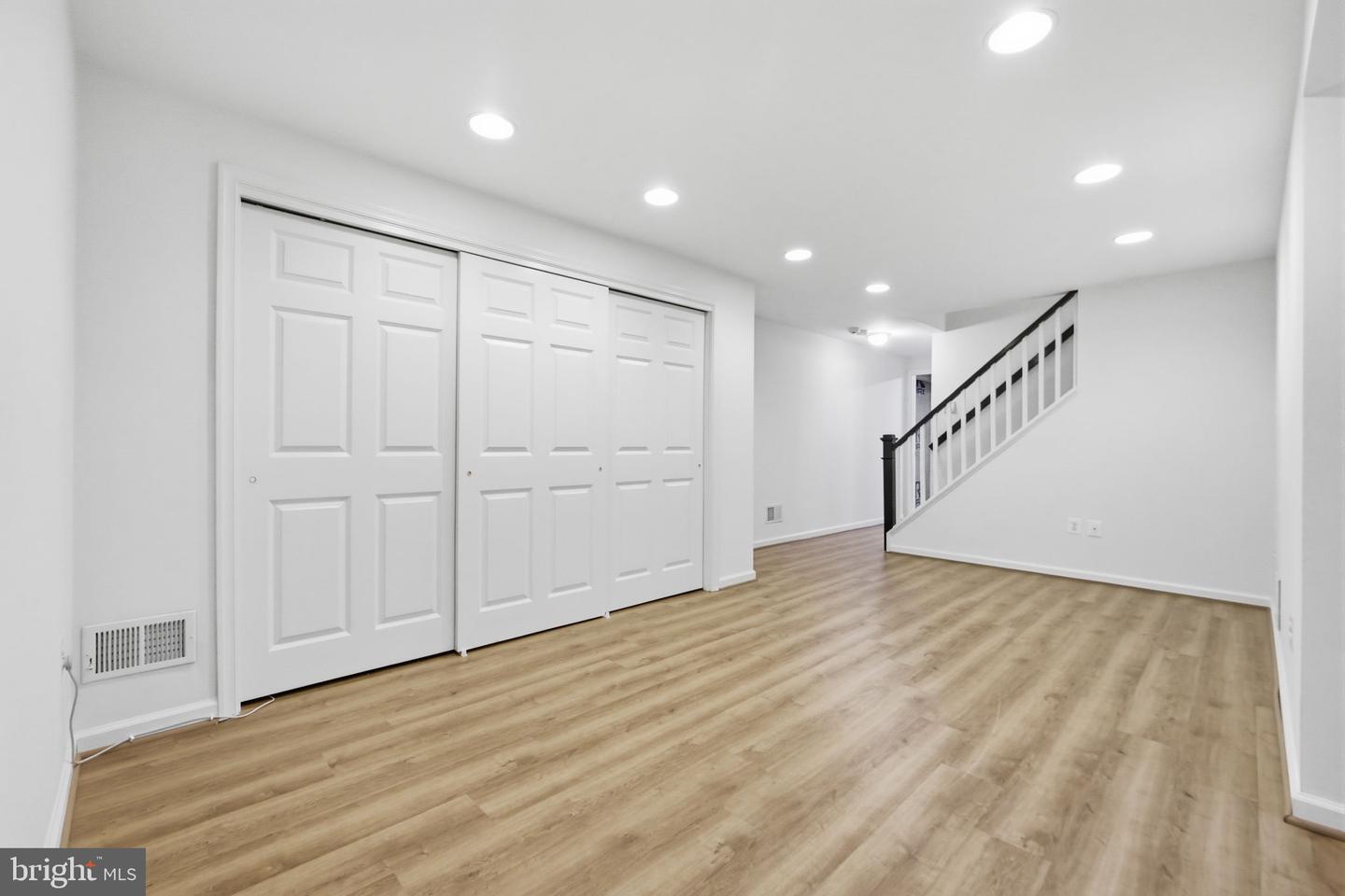15 Middlebridge Ct Property Photo 37