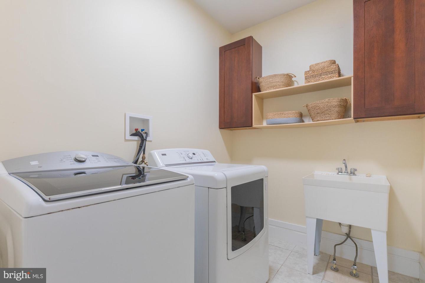 9715 Singleton Dr Property Photo 26