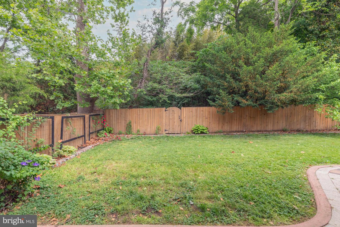 9715 Singleton Dr Property Photo 39