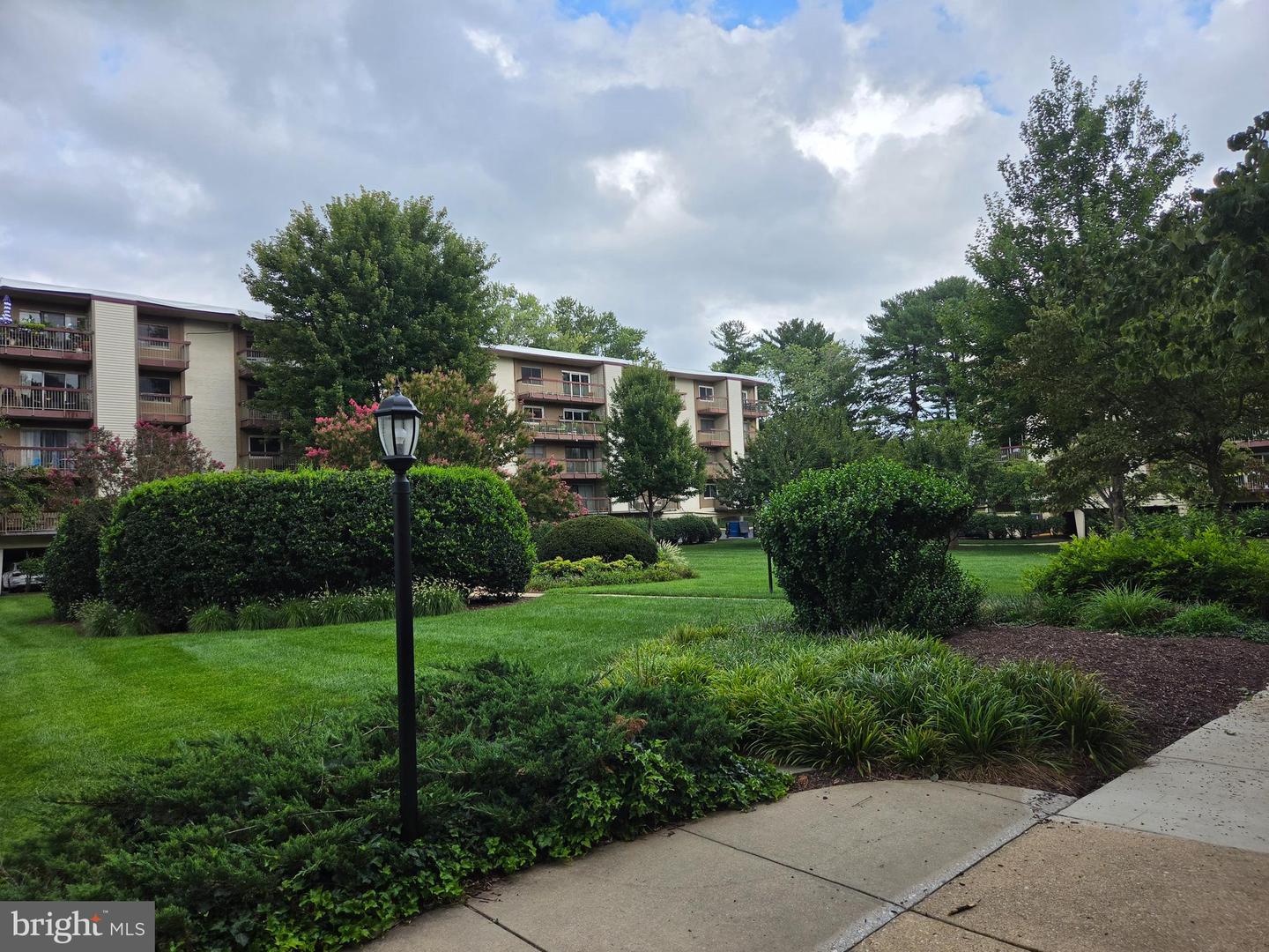 7420 LAKEVIEW DR #W103 Property Photo 1