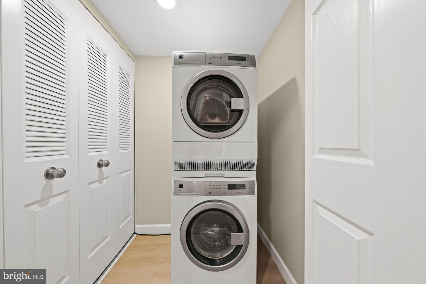 5809 Edson Ln #5809-304 Property Photo 13