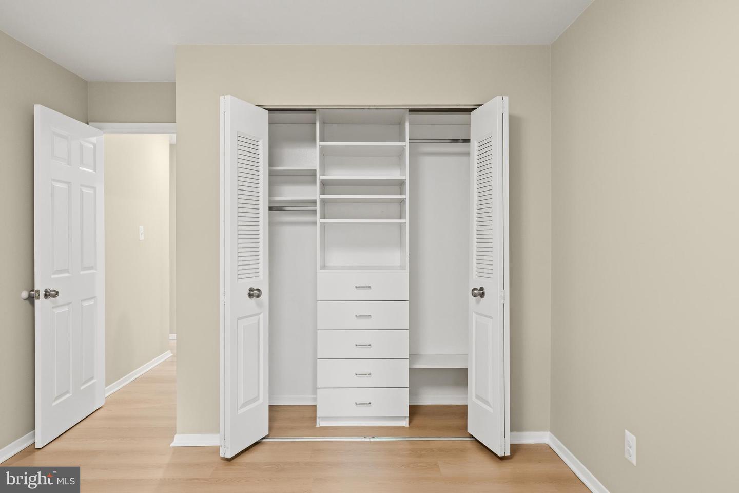 5809 Edson Ln #5809-304 Property Photo 16