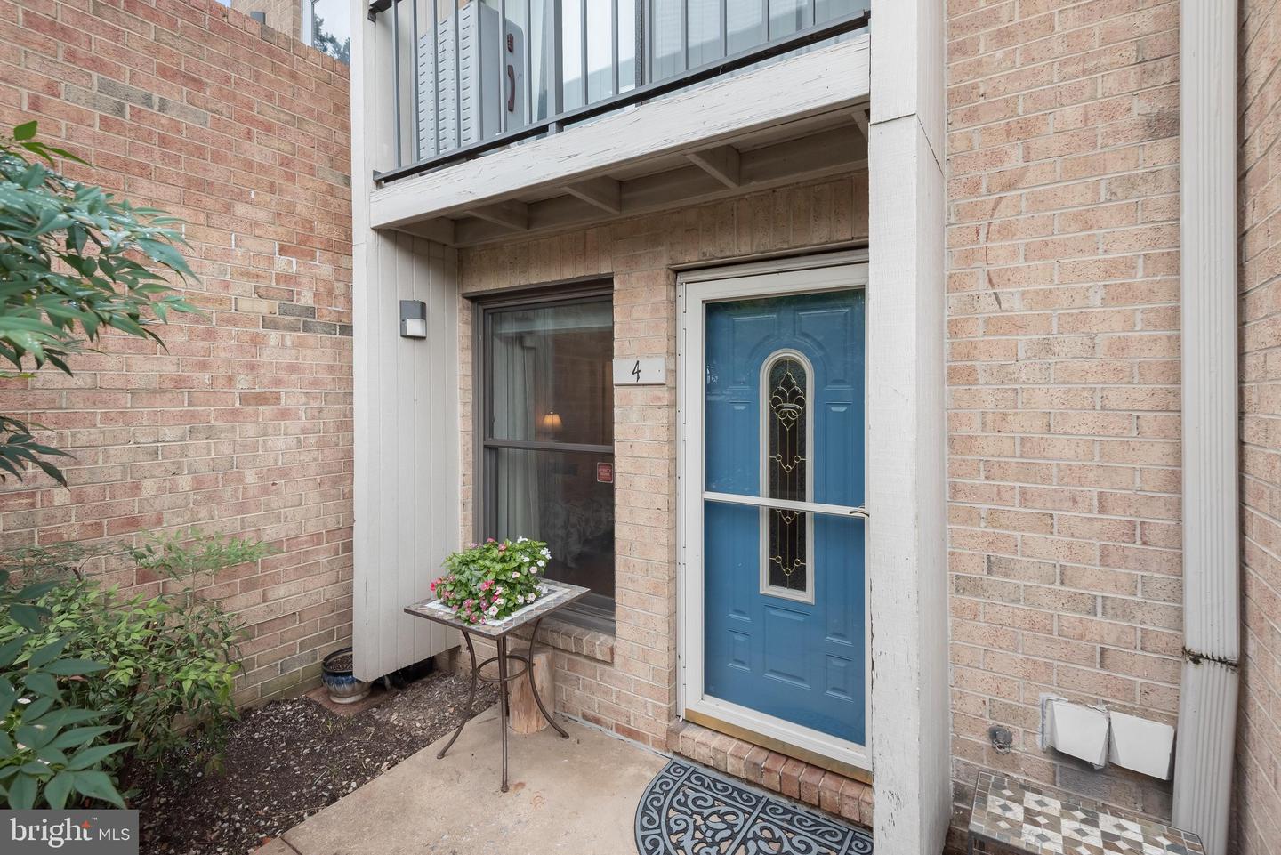 4 Dudley Ct Property Photo 1