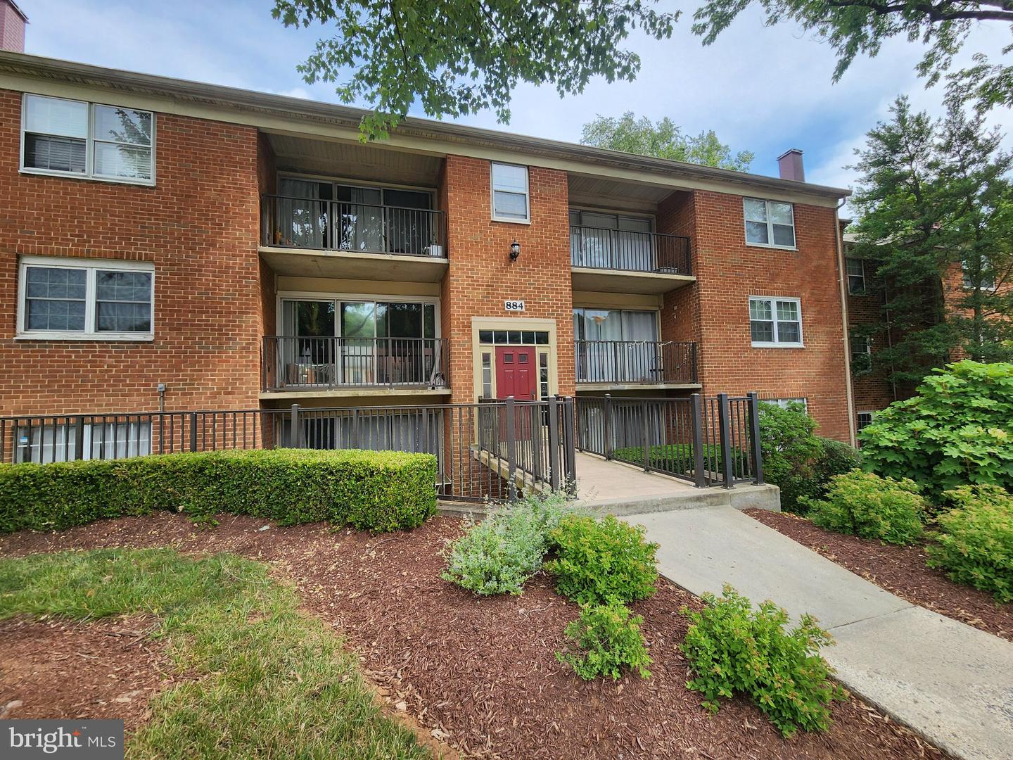 884 College Pkwy #302 Property Photo 1