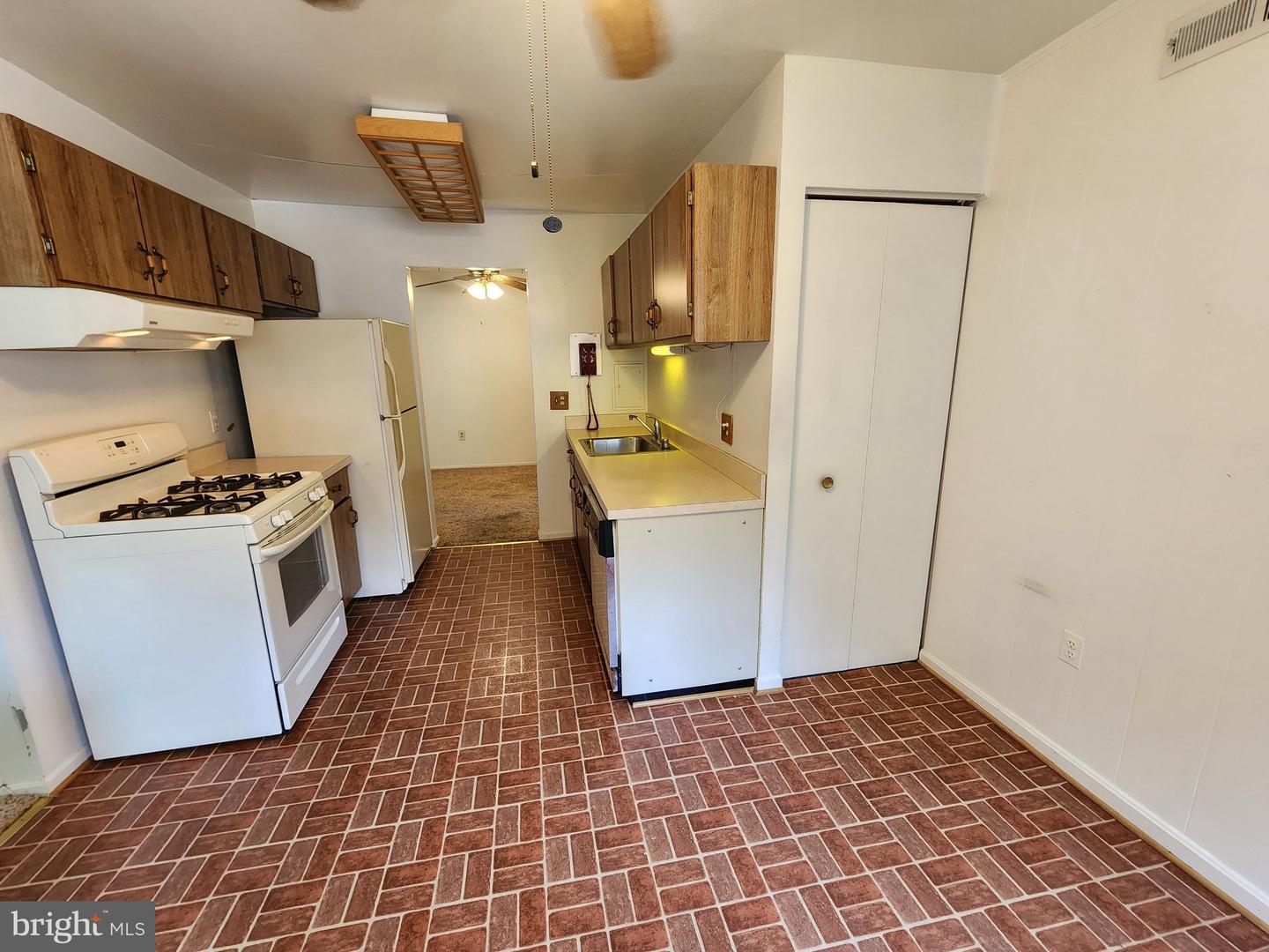 884 College Pkwy #302 Property Photo 10