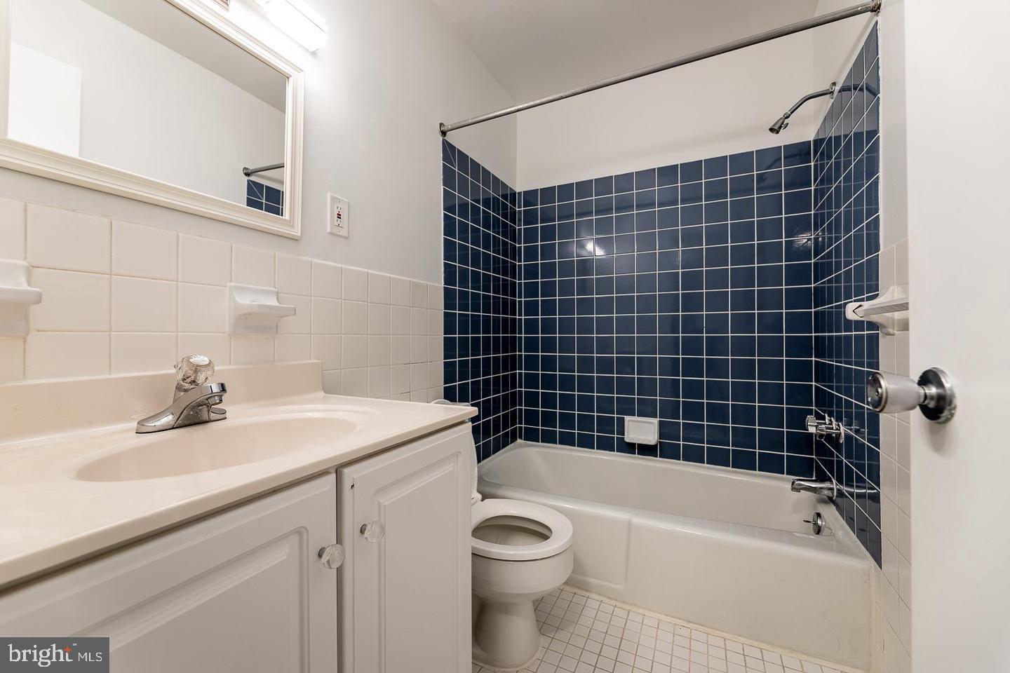 10648 Montrose Ave #102 Property Photo 11