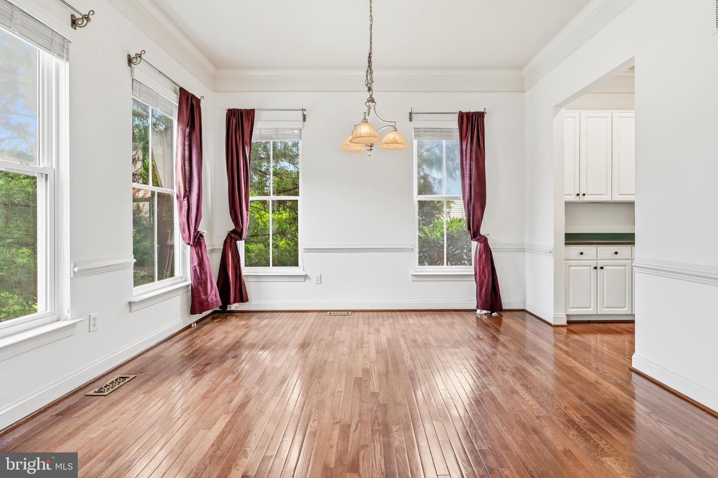 22409 Brook Point Way Property Photo 10