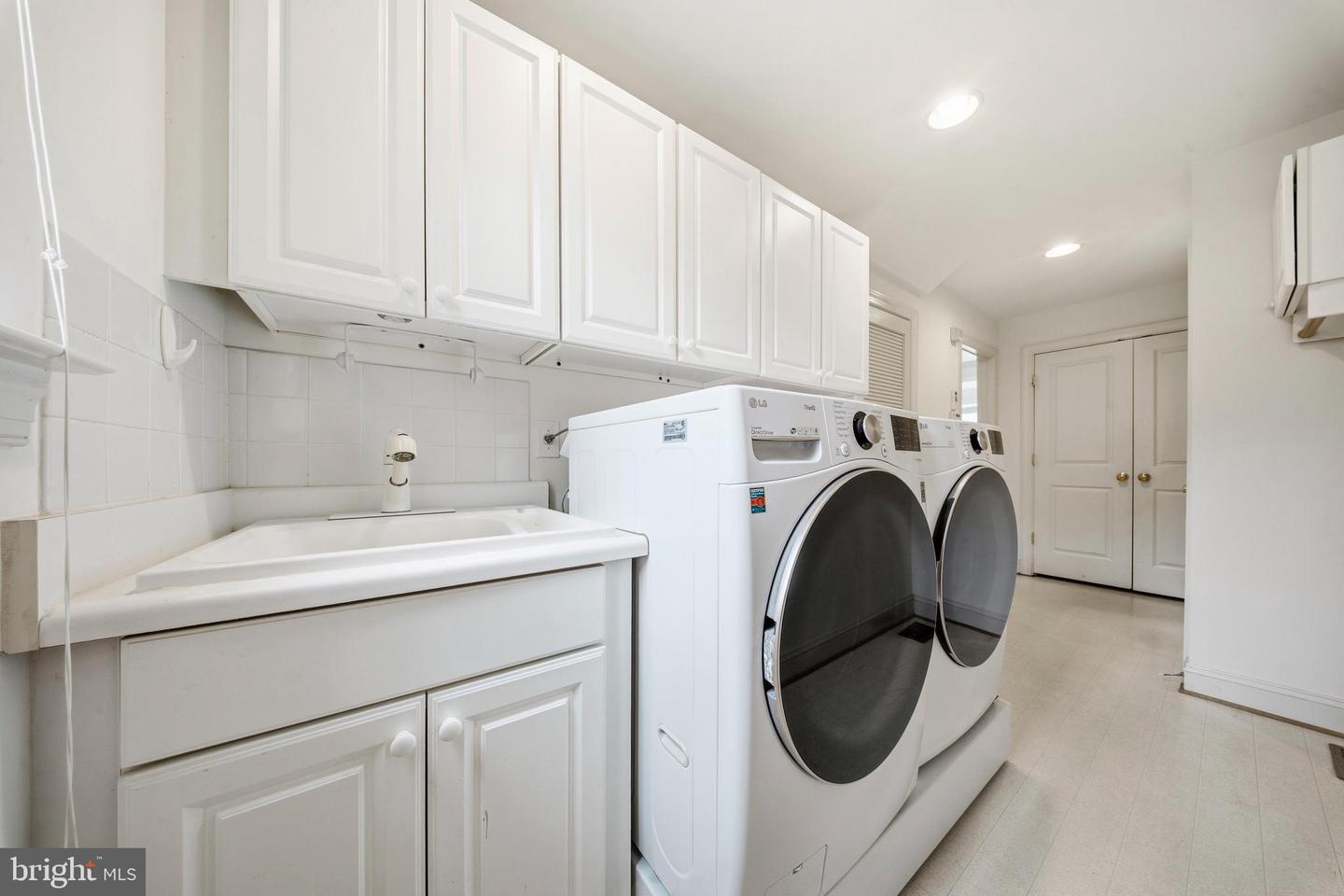 22409 Brook Point Way Property Photo 30