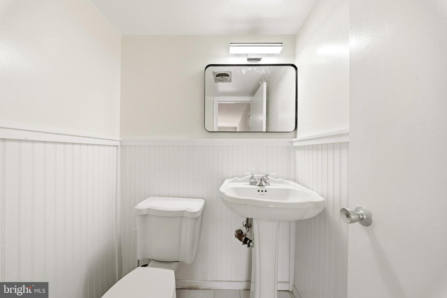 2202 Greenery Ln #301-22 Property Photo 14