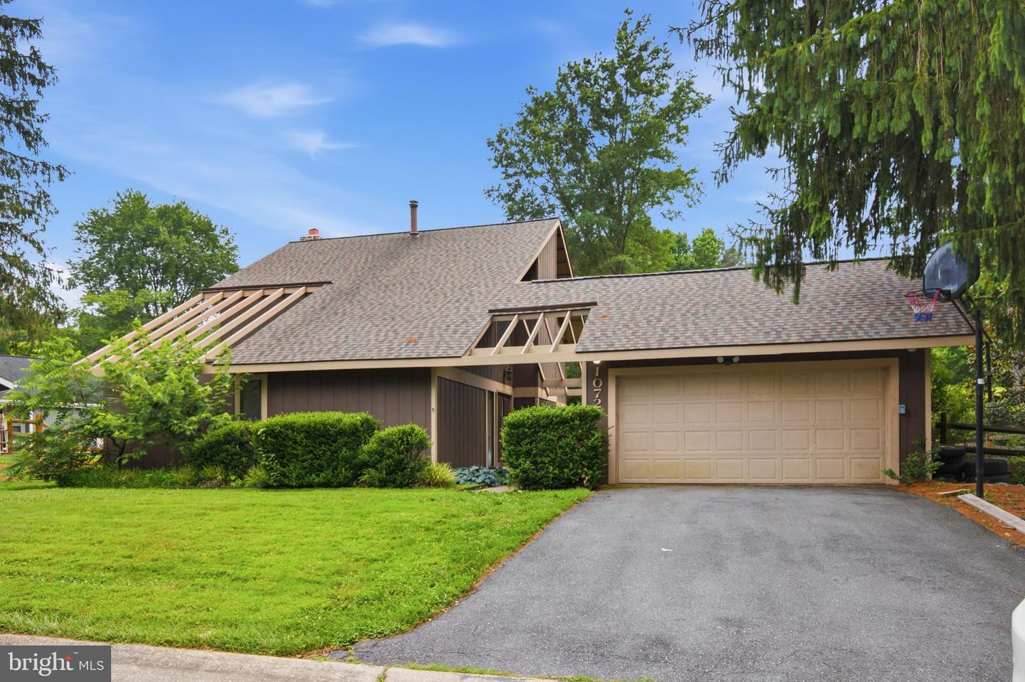 10725 Wayridge Dr Property Photo 1