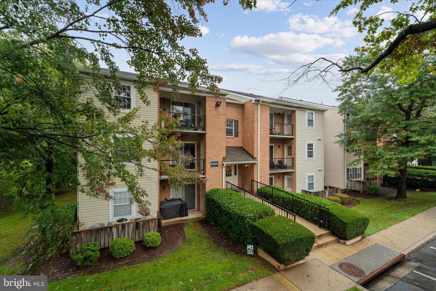 18334 Streamside Dr #303 Property Photo 3