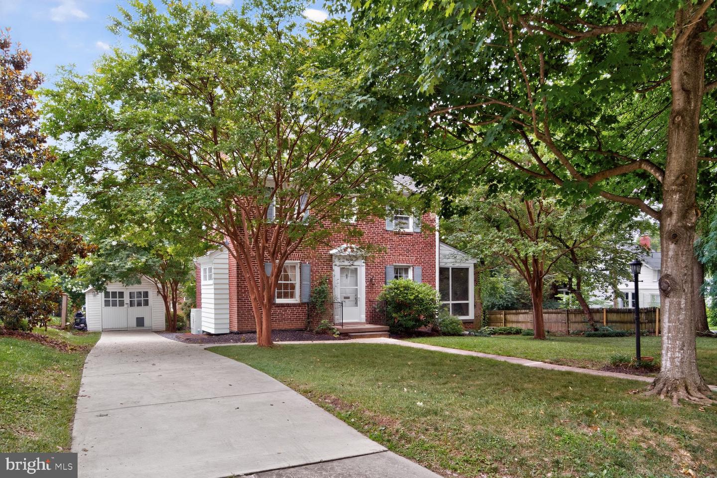 2030 Lanier Dr Property Photo 2