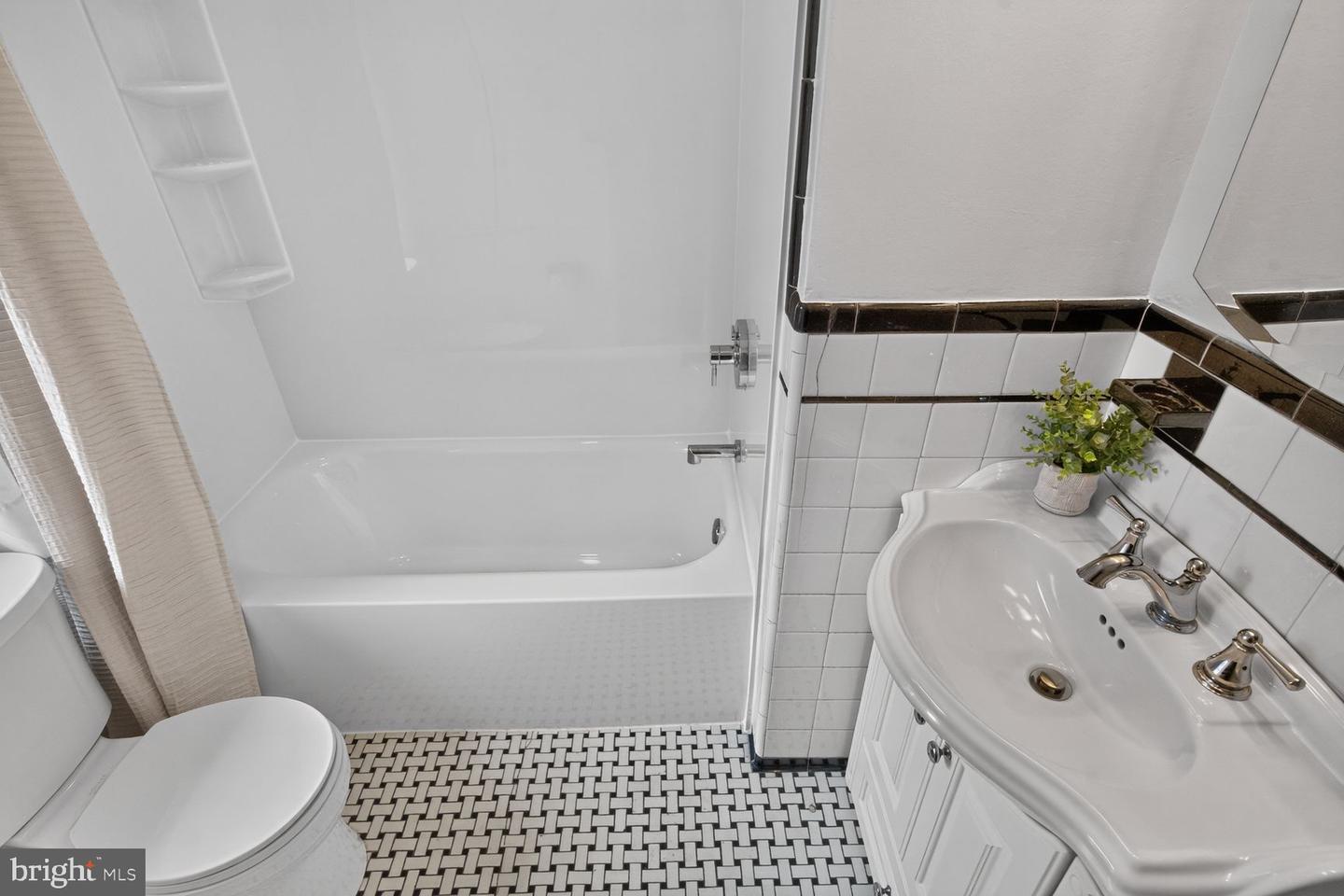 2030 Lanier Dr Property Photo 14
