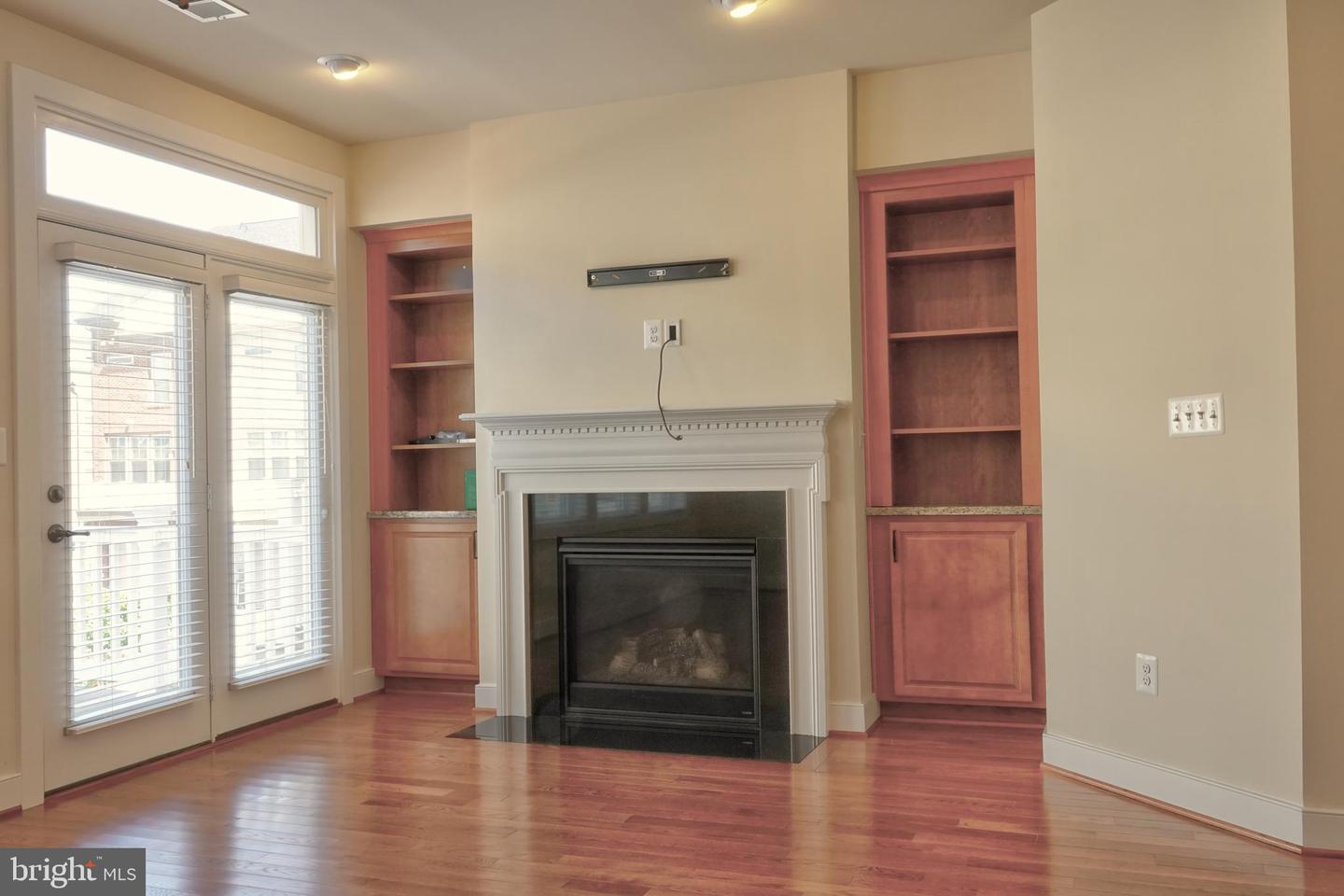 219 Baldwin St Property Photo 3