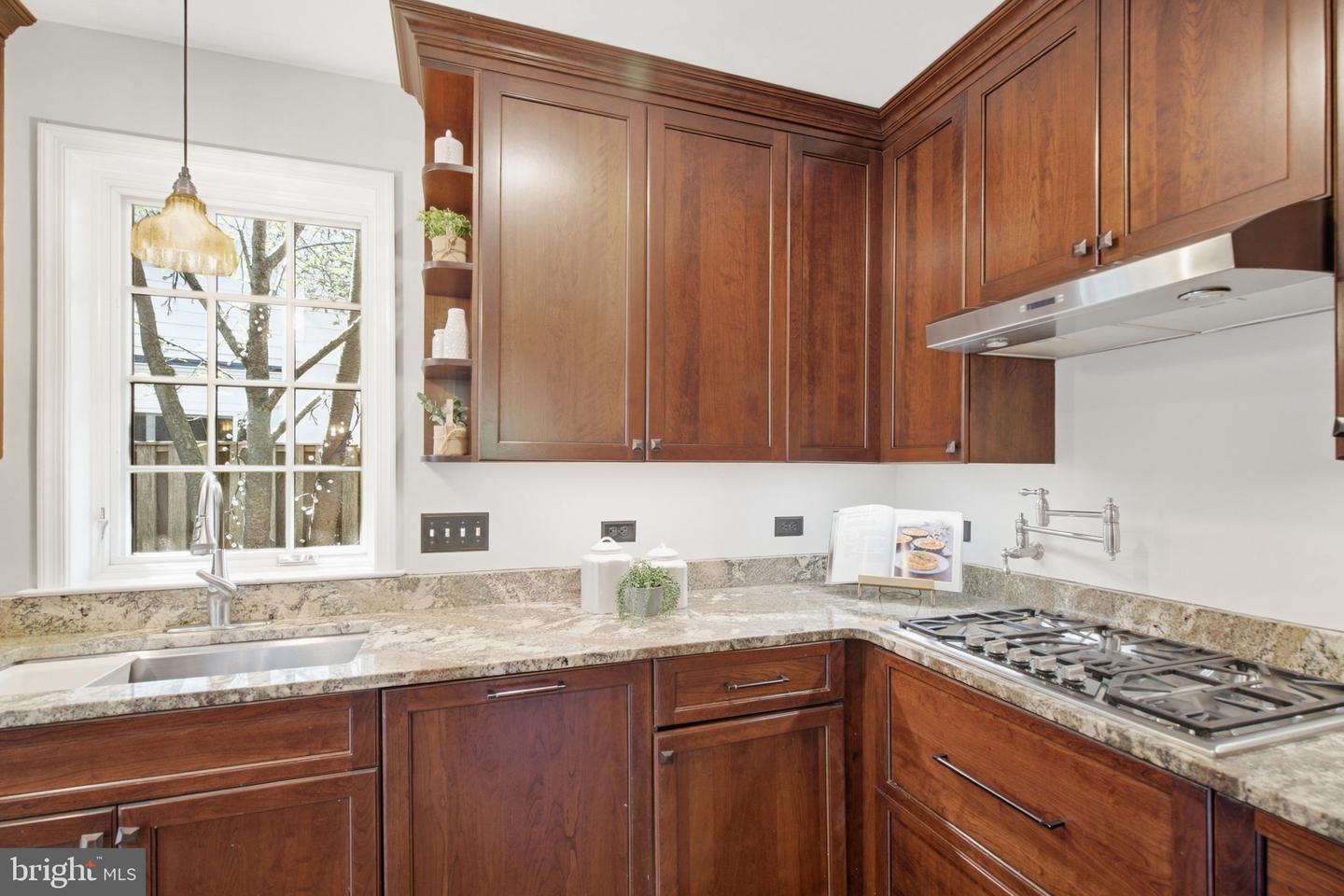 6424 Broad St Property Photo 14