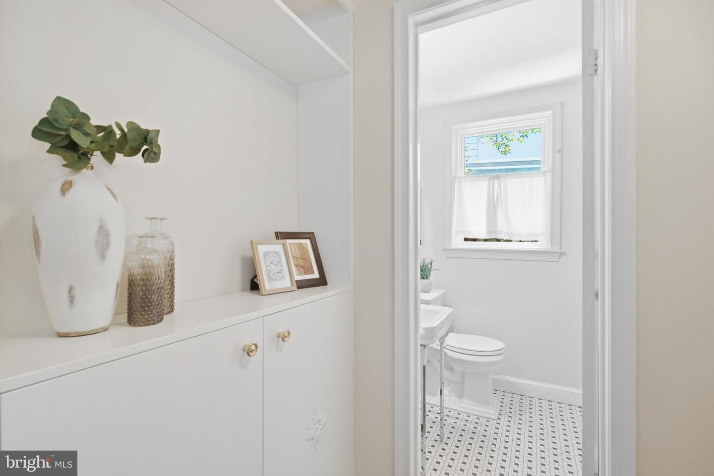 6424 Broad St Property Photo 25
