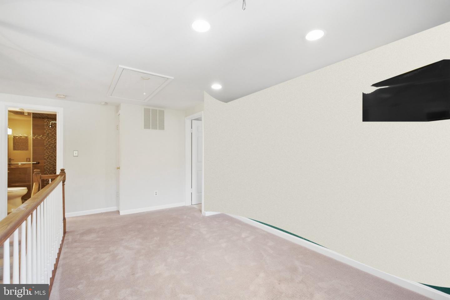 6424 Broad St Property Photo 28