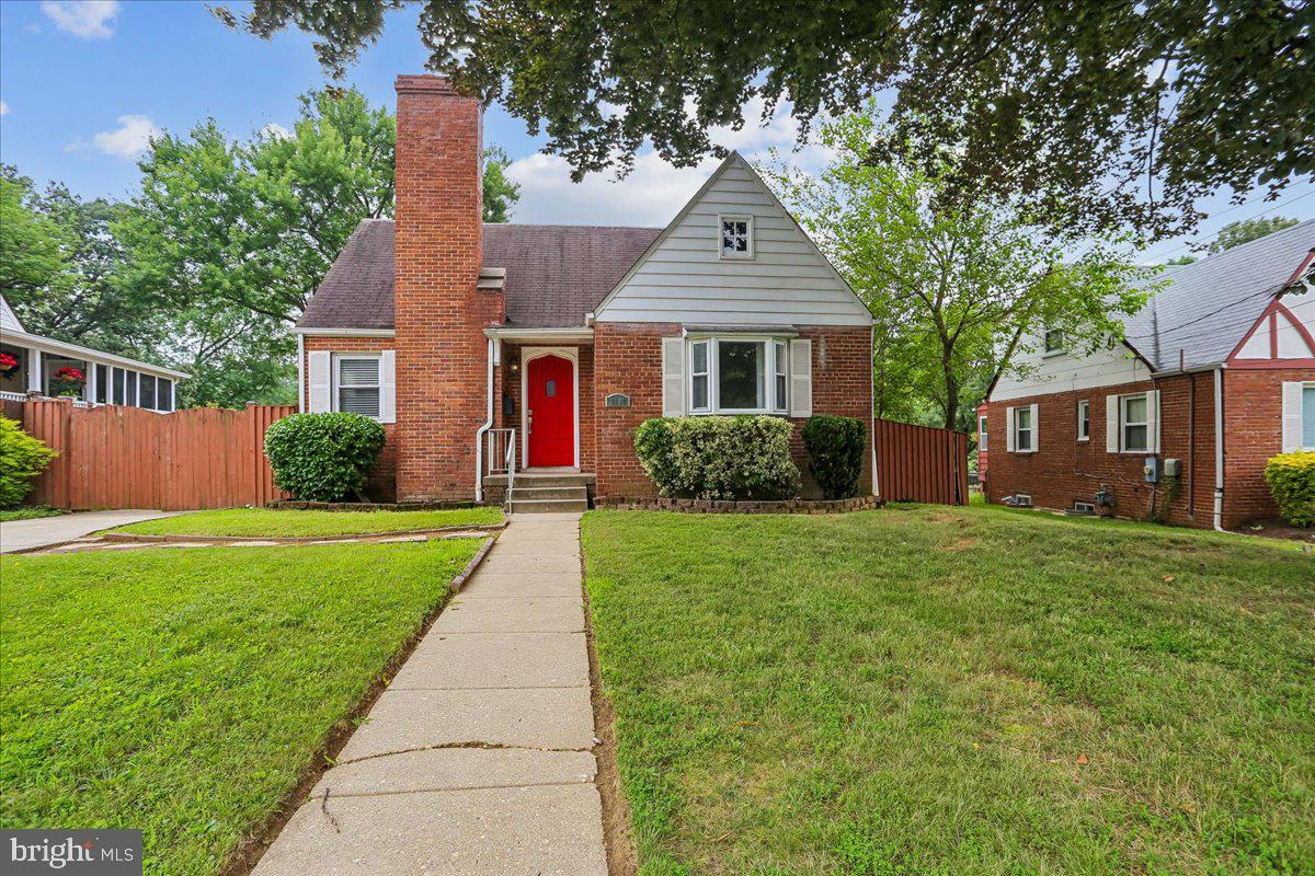 2806 HARDY AVE