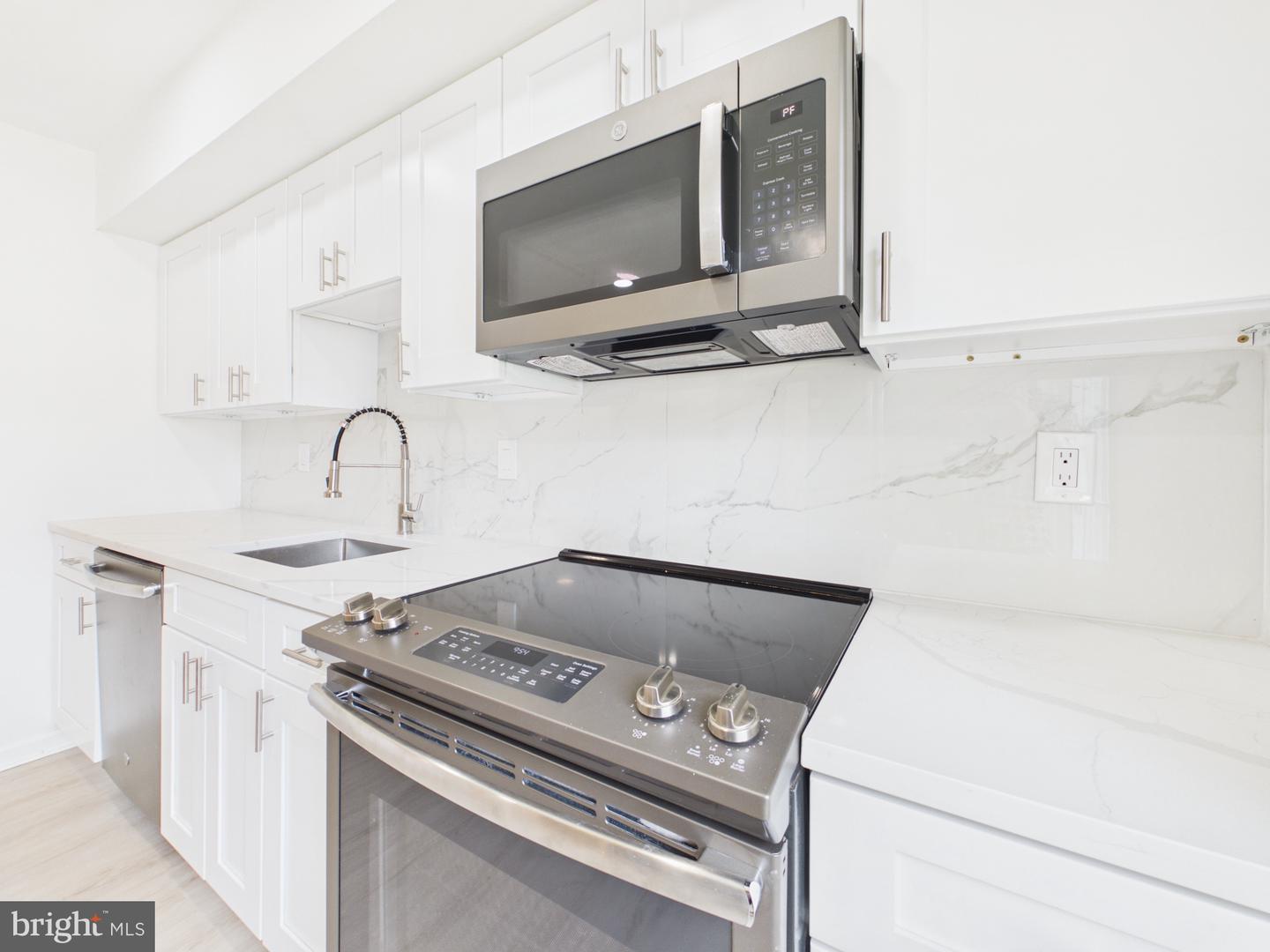 682 Azalea Dr #6-682 Property Photo 8