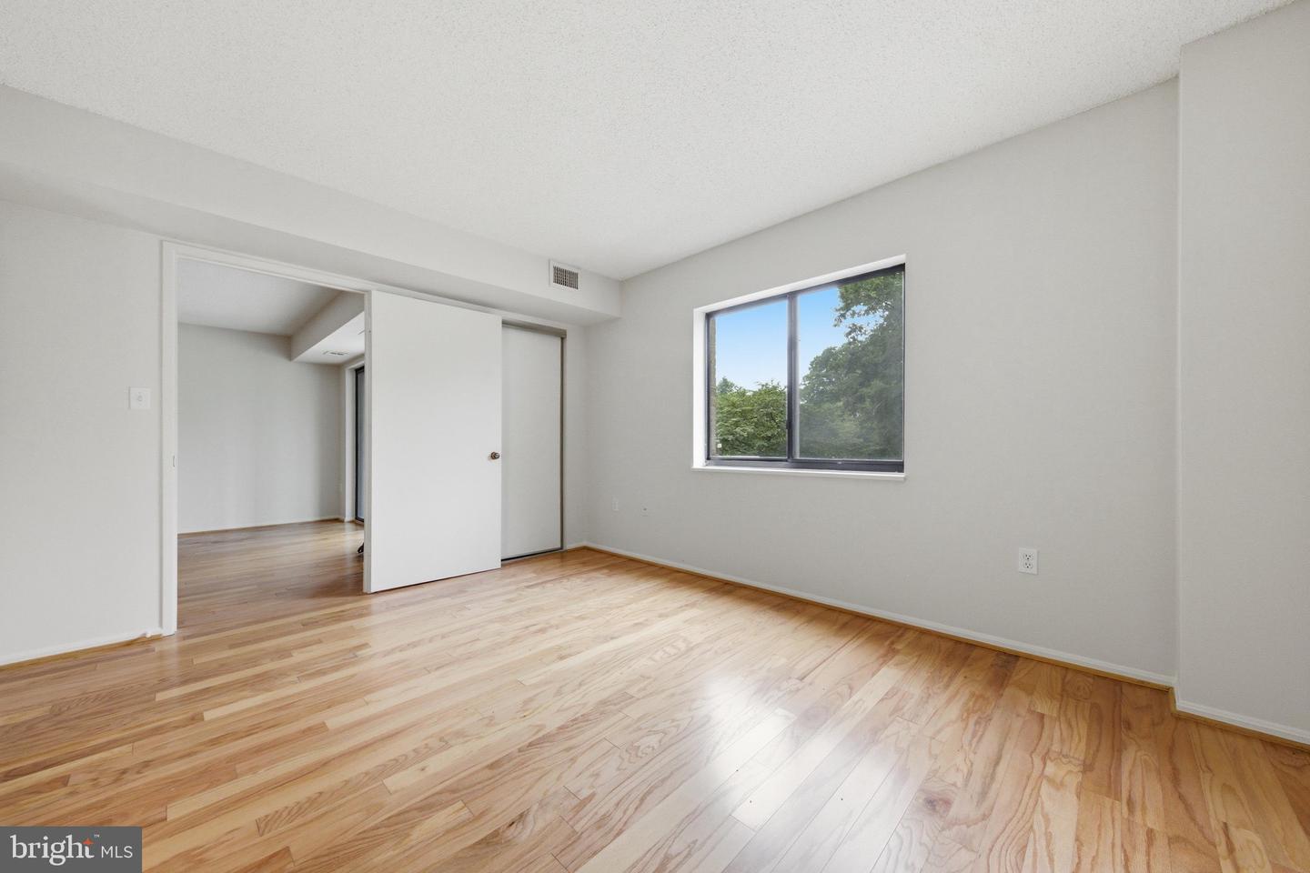 15107 Interlachen Dr #2-115 Property Photo 27
