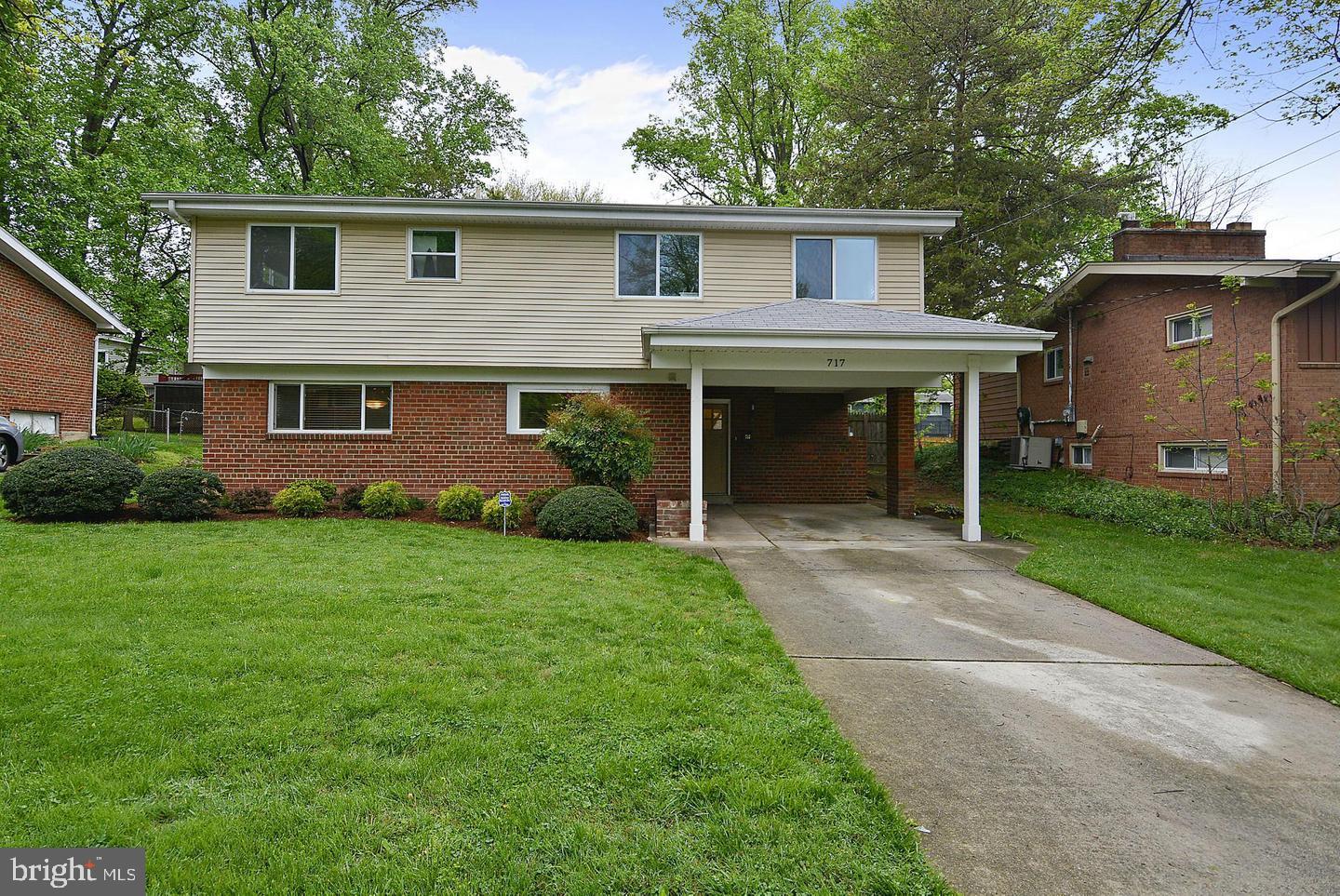 717 HILLSBORO DR Property Photo 1