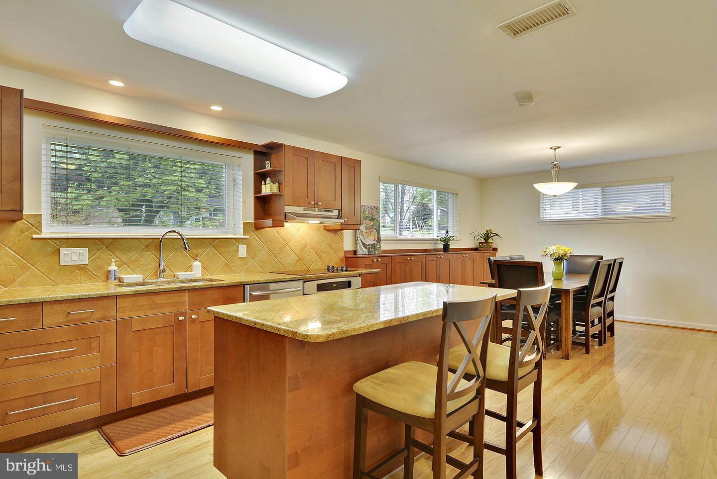 717 Hillsboro Dr Property Photo 3