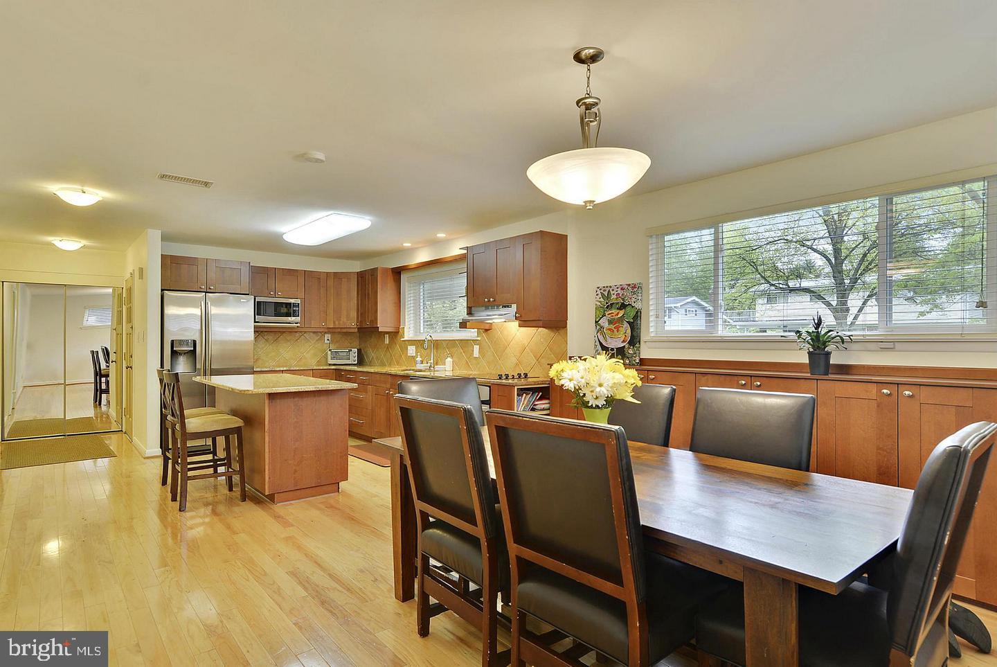 717 Hillsboro Dr Property Photo 4