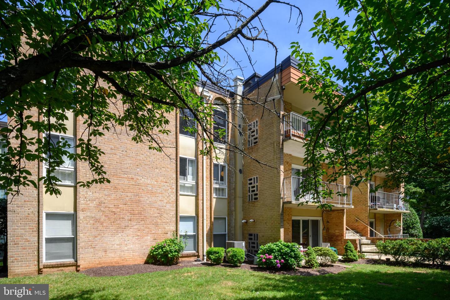 11911 Parklawn Dr #303 Property Photo 1