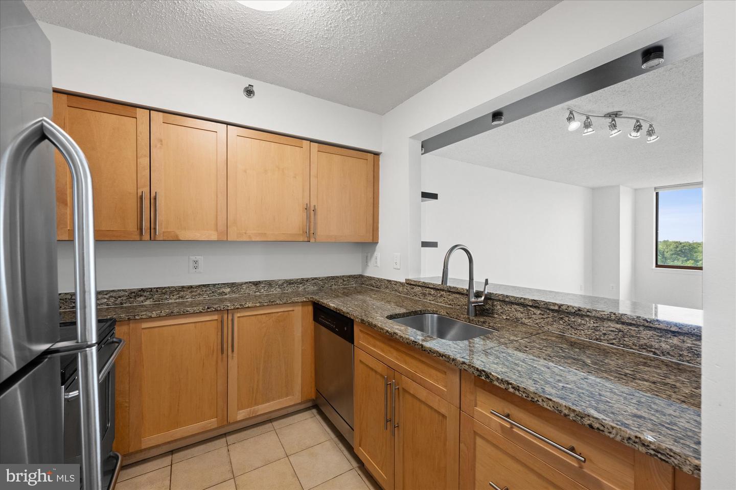 10101 Grosvenor Pl #1818 Property Photo 16