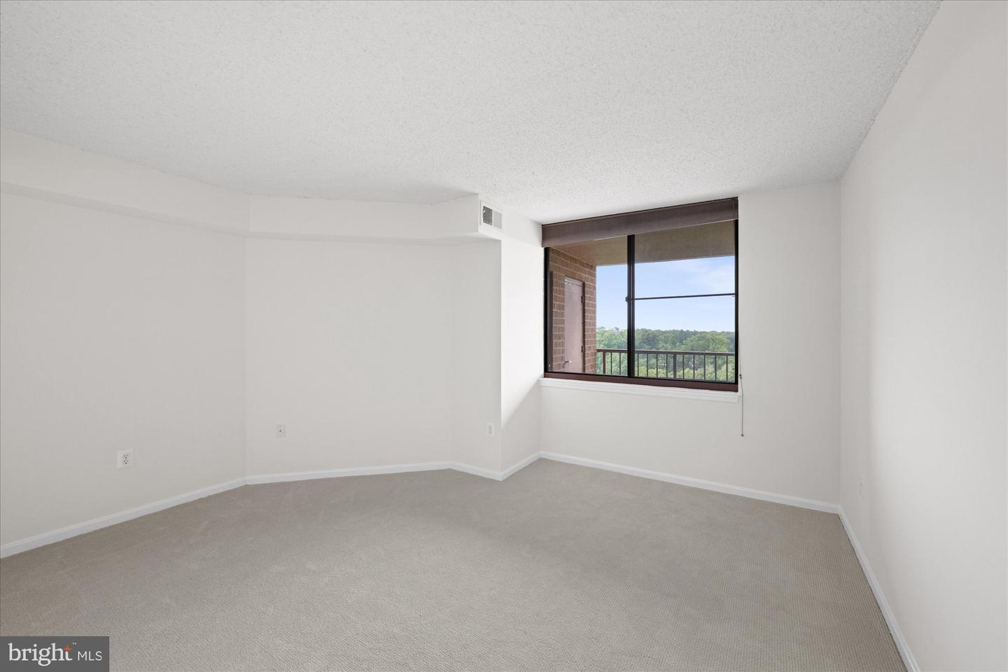 10101 Grosvenor Pl #1818 Property Photo 22