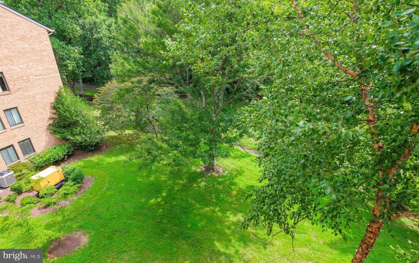 5809 Edson #303 Property Photo 11