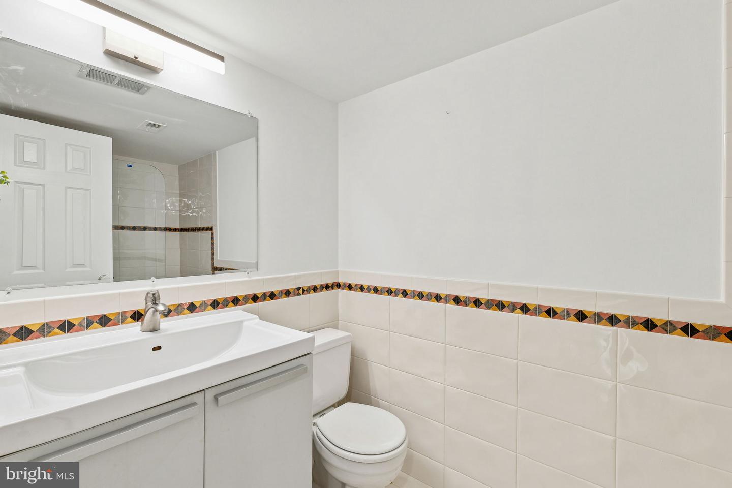 5809 Edson #303 Property Photo 15