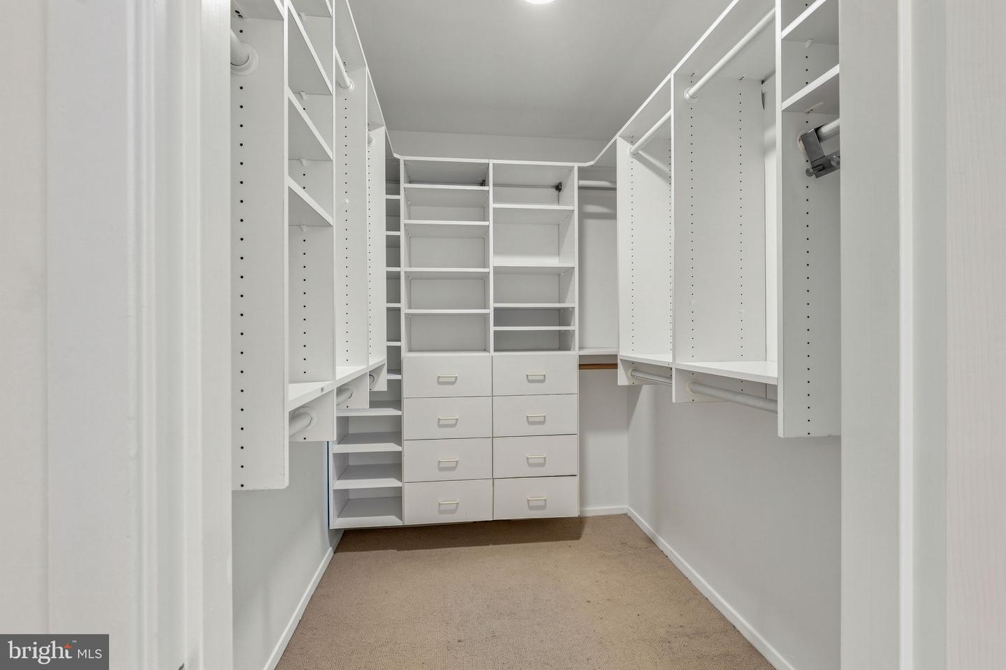 5809 Edson #303 Property Photo 19