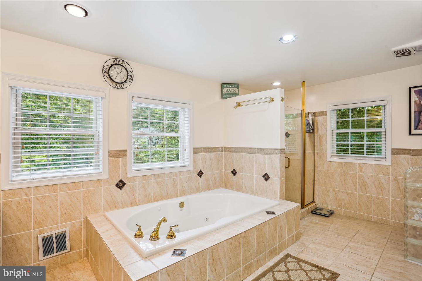 9201 Laurel Oak Dr Property Photo 23