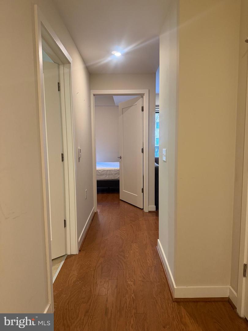 1320 Fenwick Ln #700 Property Photo 13