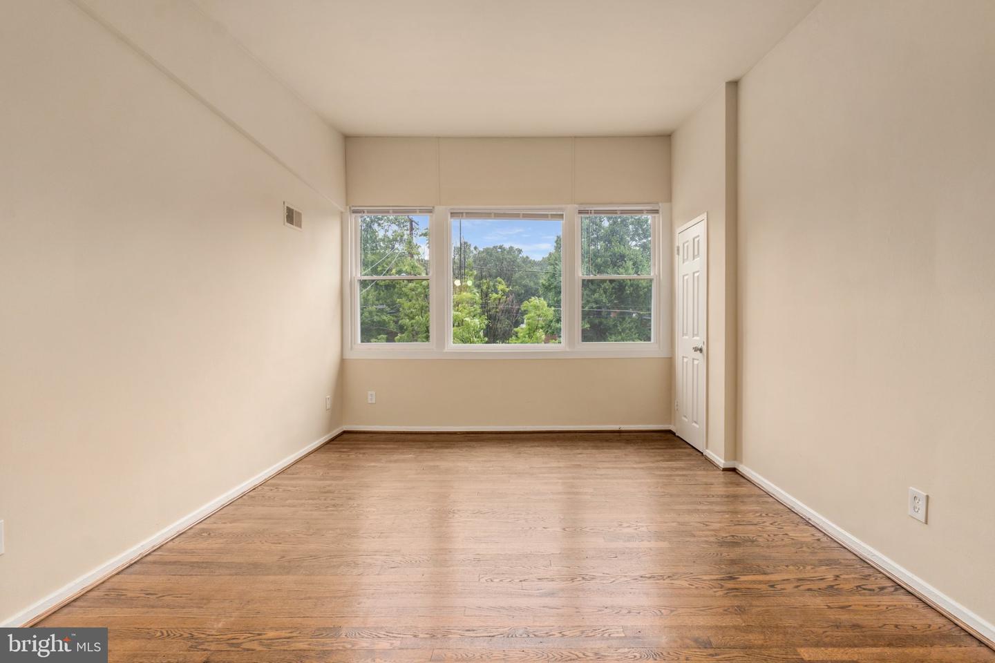 1029 Quebec Ter #8 Total Units Property Photo 5