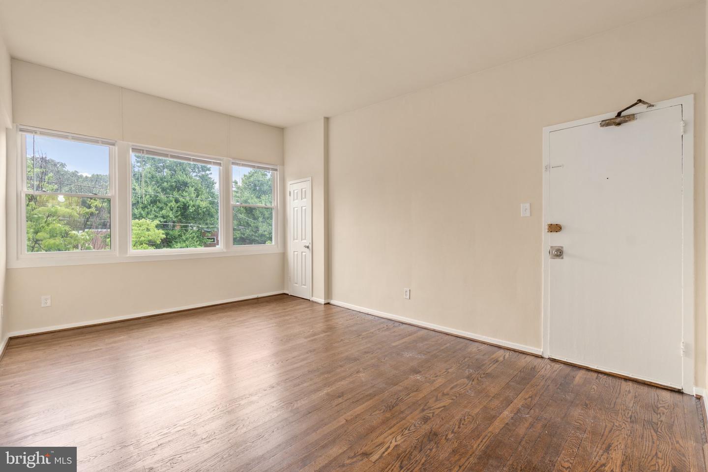 1029 Quebec Ter #8 Total Units Property Photo 6