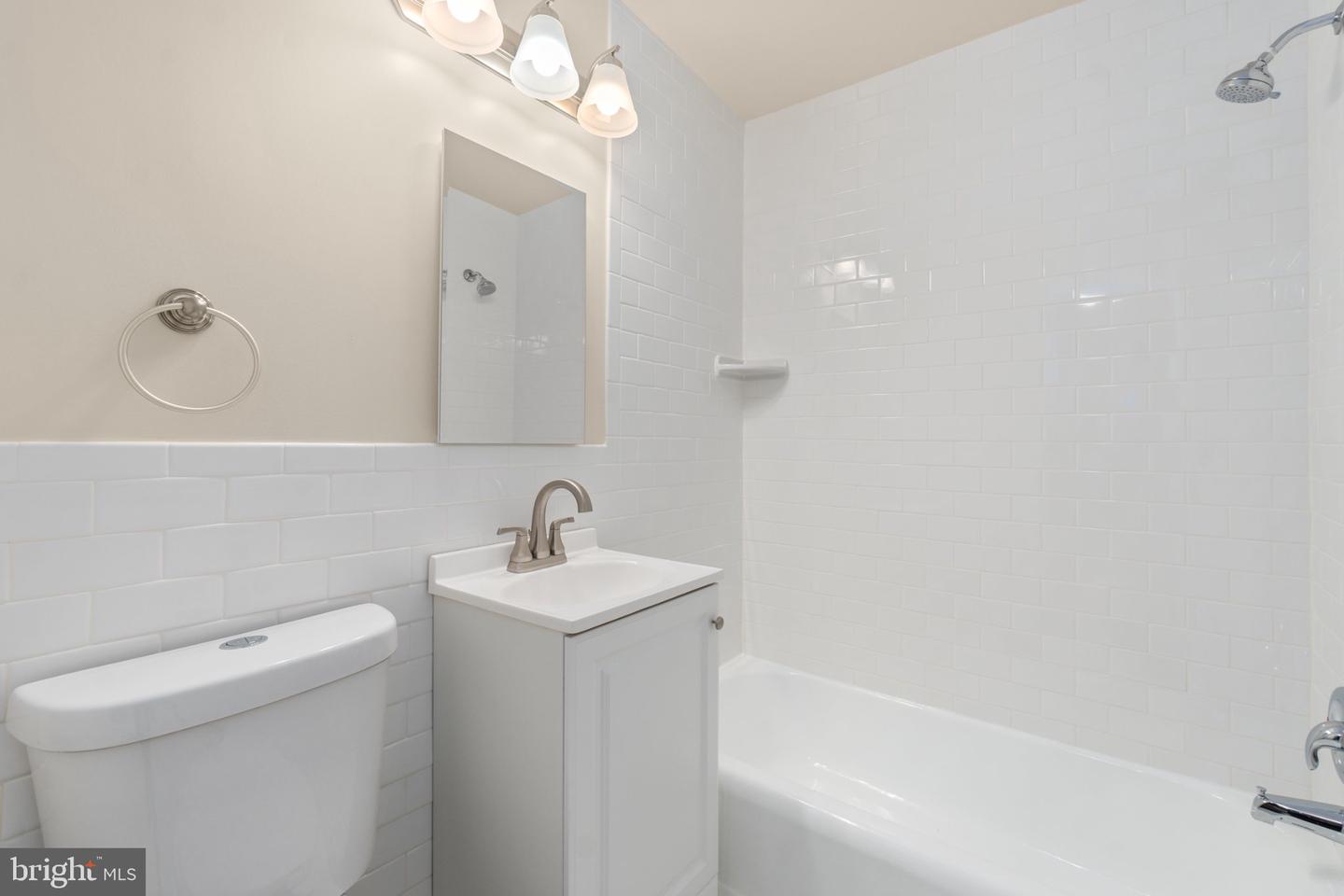 1029 Quebec Ter #8 Total Units Property Photo 17