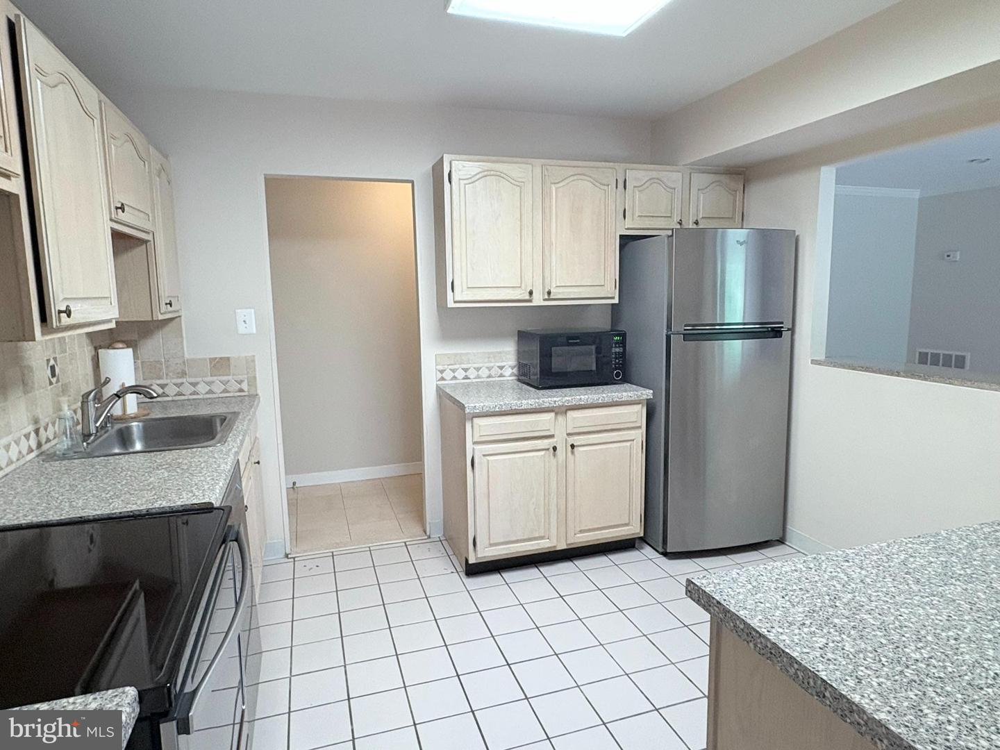 5817 Edson Ln #t2 Property Photo 4