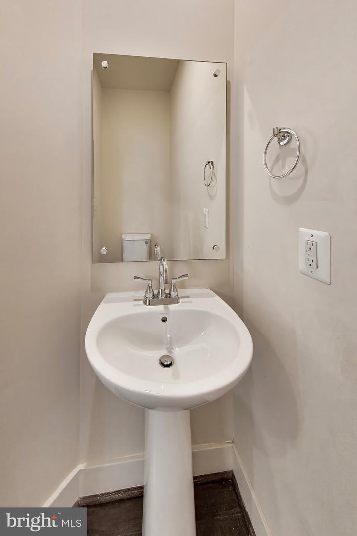 16616 Crabbs Branch Way Property Photo 11