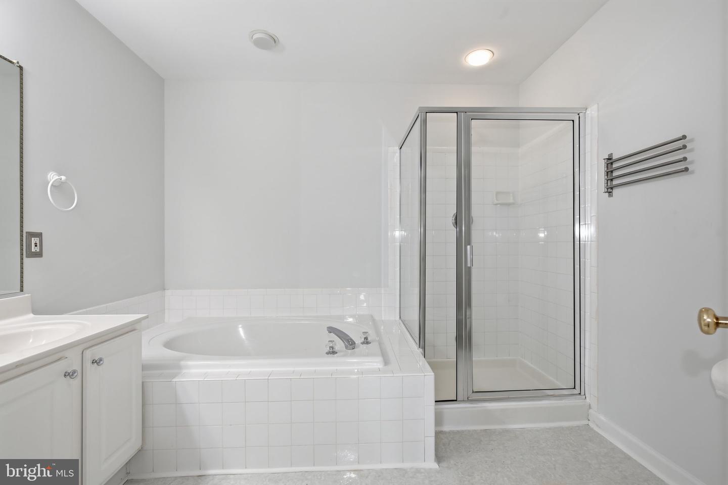 684 Heathwalk Mews Property Photo 32